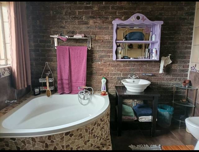 4 BEDROOM FREEHOLD FOR SALE IN NORKEM PARK